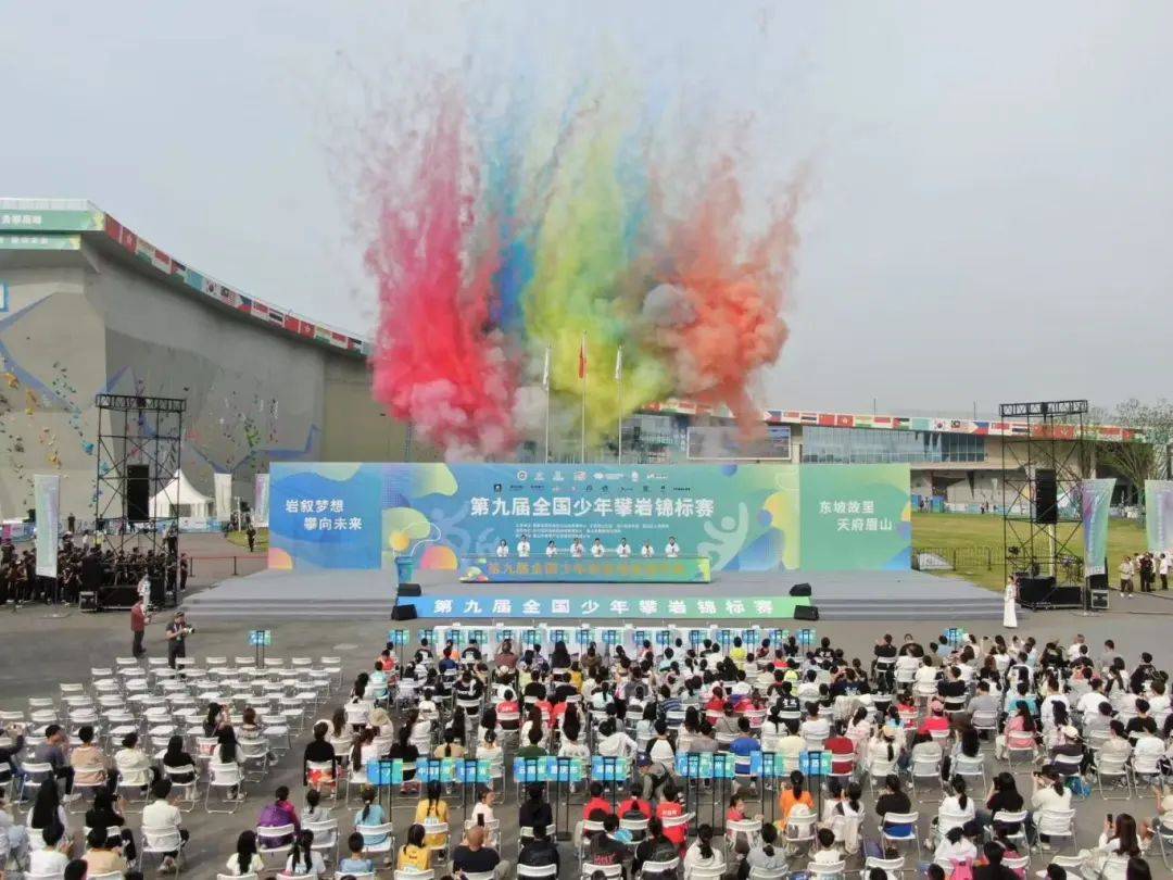 动脉”——“半年经济观察”系列报道③九游会j9ag提升服务业夯实经济“大(图4)